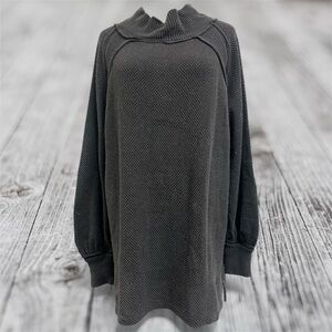 ** like new**We The Free Gray Knit Sweater